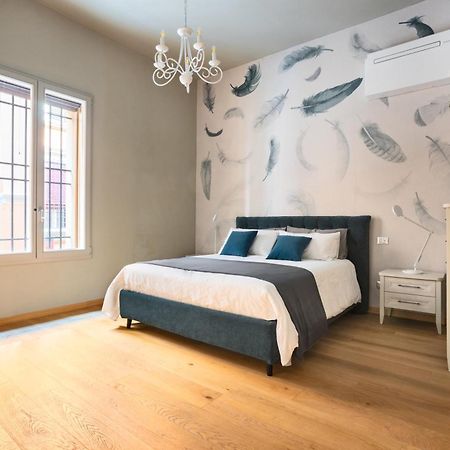 Central And Comfy Apartment Free Netflix And Disney Plus Bologne Extérieur photo
