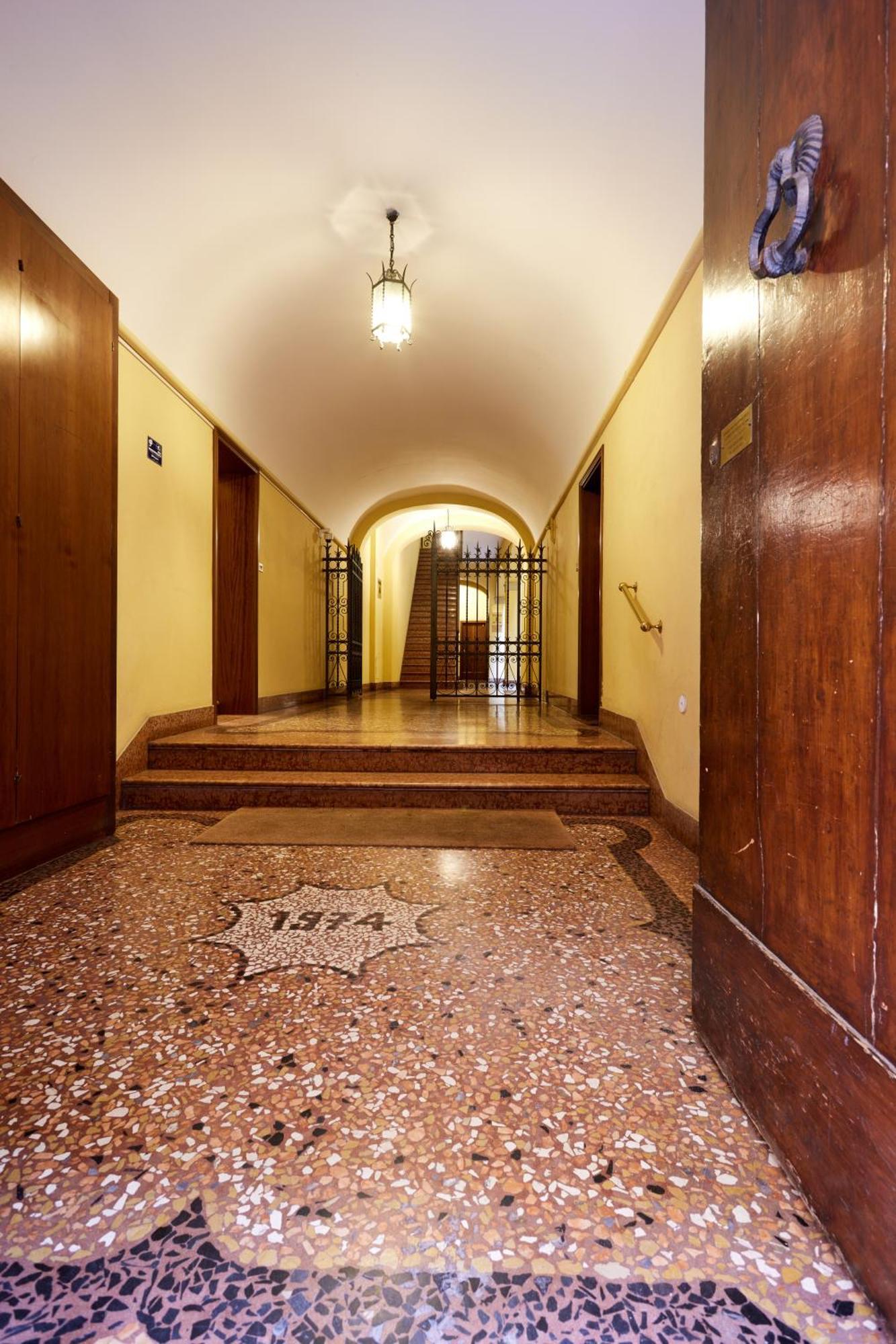Central And Comfy Apartment Free Netflix And Disney Plus Bologne Extérieur photo